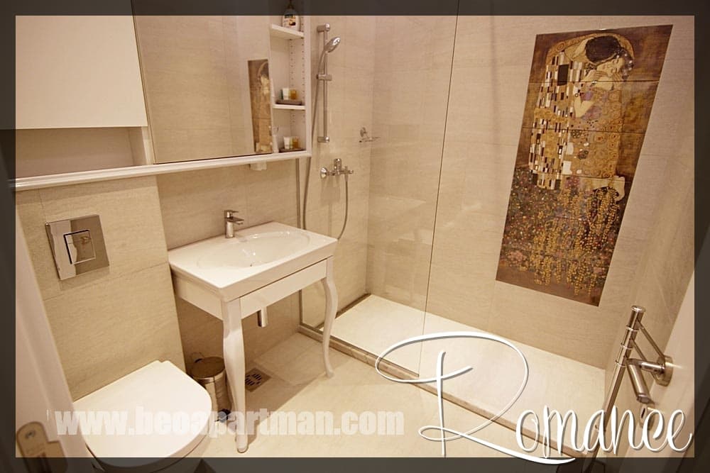 Bathrooom Kiss Klimt Luxury Apartments for rent in Belgrade ROMANCE
