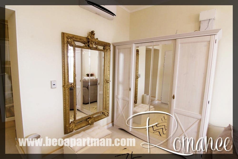 Mirror and the wardrobe Luxury Apartments for rent in Belgrade ROMANCE